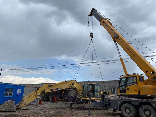 万源市25吨吊车的工作半径是多少？