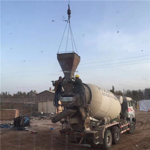 万源市“精准瞄准”—— 吊车的 “定位导航” 技术